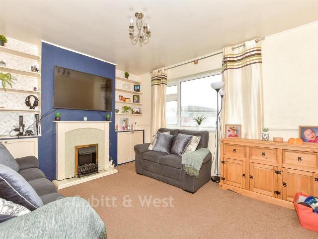 3 bedroom flat for sale