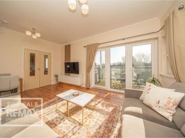 3 bedroom flat for sale