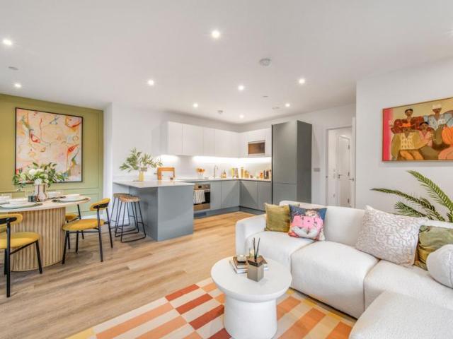 3 bedroom flat for sale