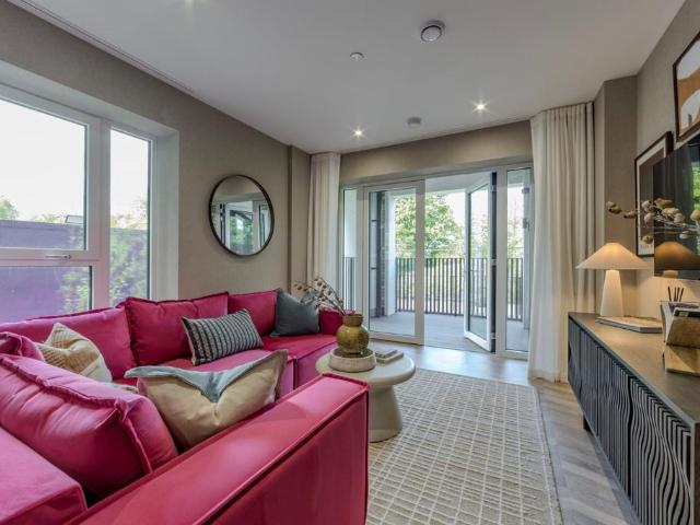 3 bedroom flat for sale