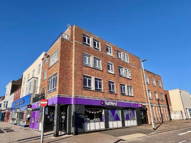3 bedroom flat for sale