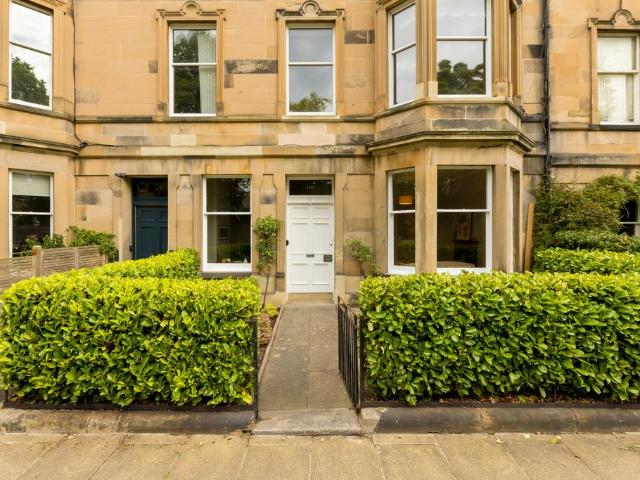 3 bedroom flat for sale