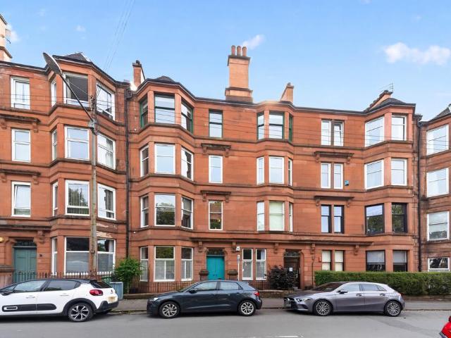 3 bedroom flat for sale