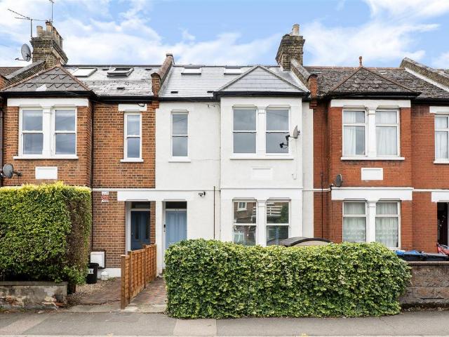3 bedroom flat for sale