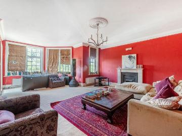 3 bedroom flat for sale