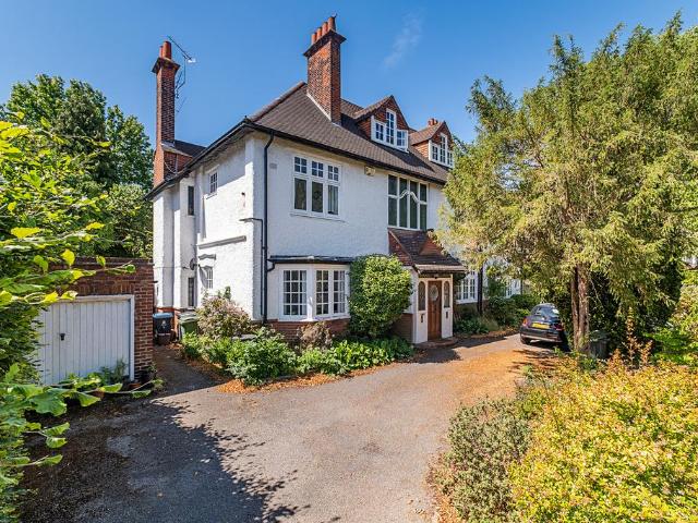 3 bedroom flat for sale
