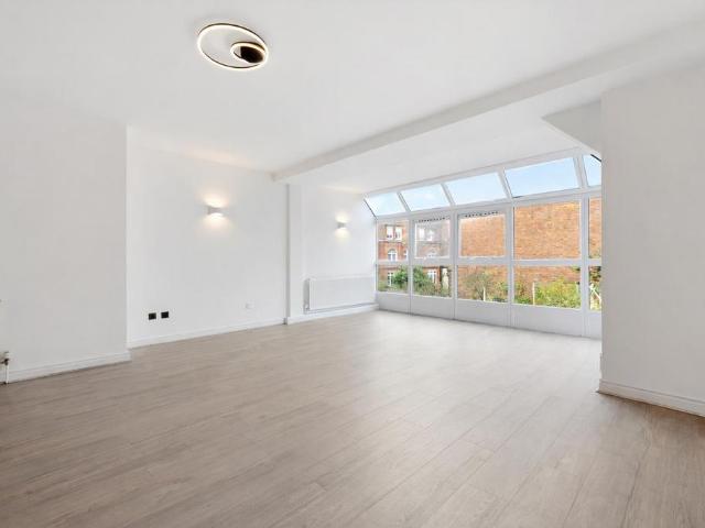 3 bedroom flat for sale