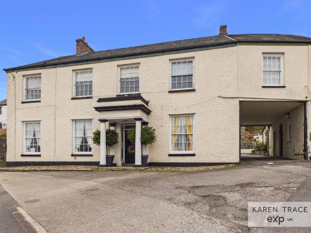 3 bedroom flat for sale