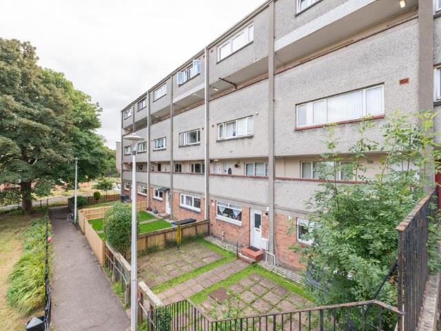 3 bedroom flat for sale