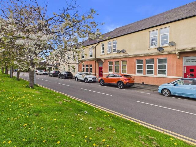 3 bedroom flat for sale