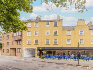 3 bedroom flat for sale