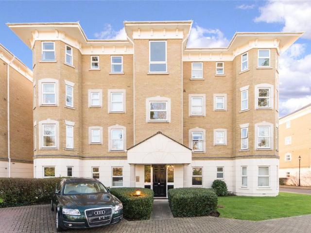 3 bedroom flat for sale