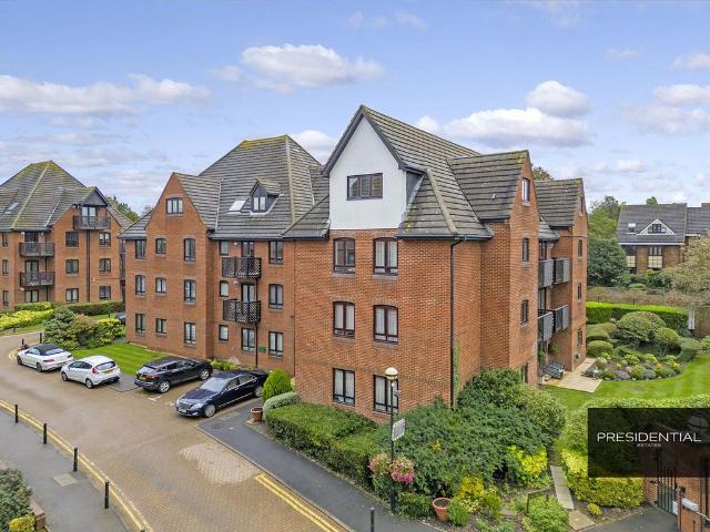 3 bedroom flat for sale