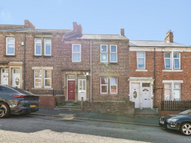 3 bedroom flat for sale