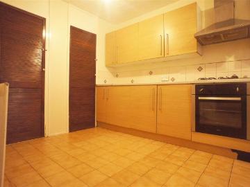 3 bedroom flat for sale