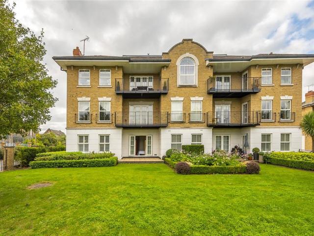 3 bedroom flat for sale