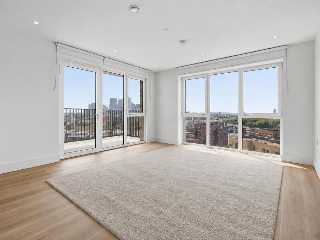 3 bedroom flat for sale