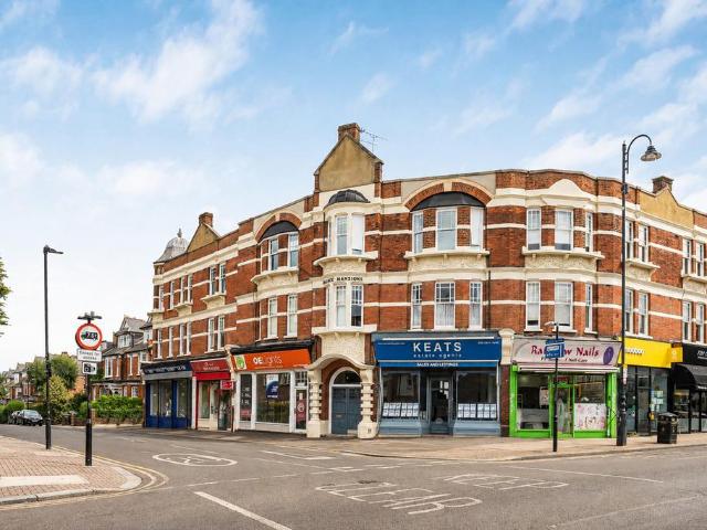 3 bedroom flat for sale