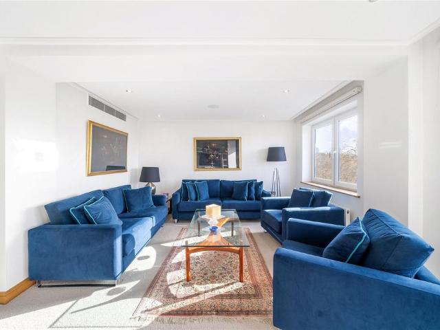 3 bedroom flat for sale