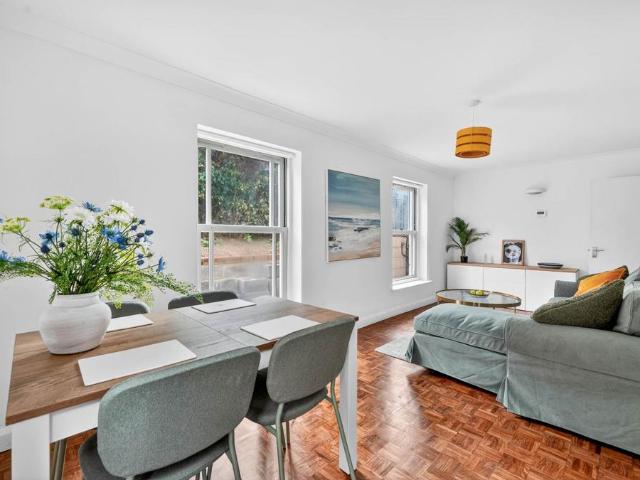 3 bedroom flat for sale