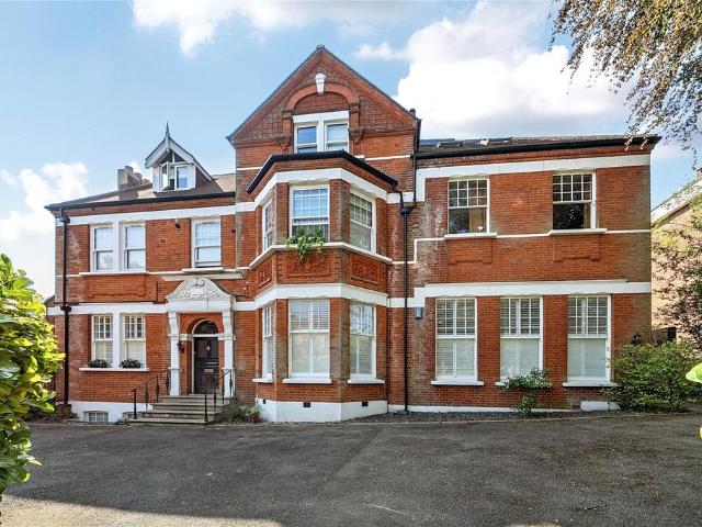 3 bedroom flat for sale