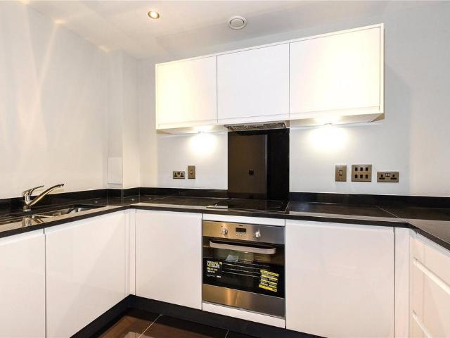 3 bedroom flat for sale