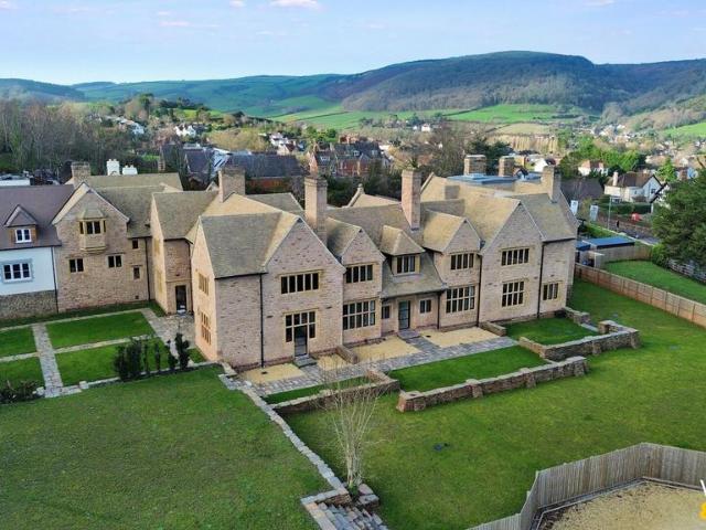 3 bedroom flat for sale