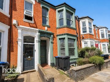 3 bedroom flat for sale