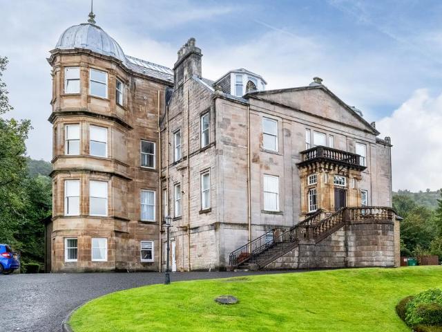3 bedroom flat for sale