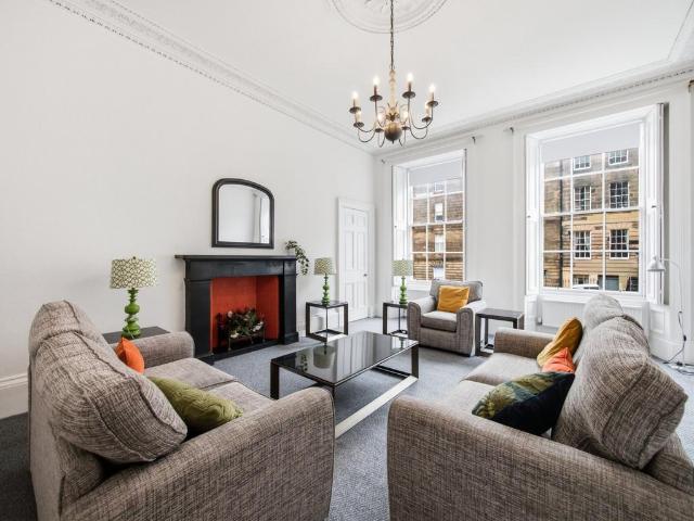 3 bedroom flat for sale