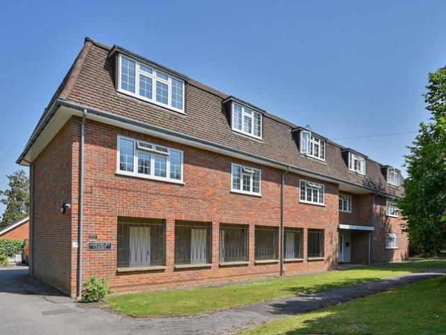 3 bedroom flat for sale