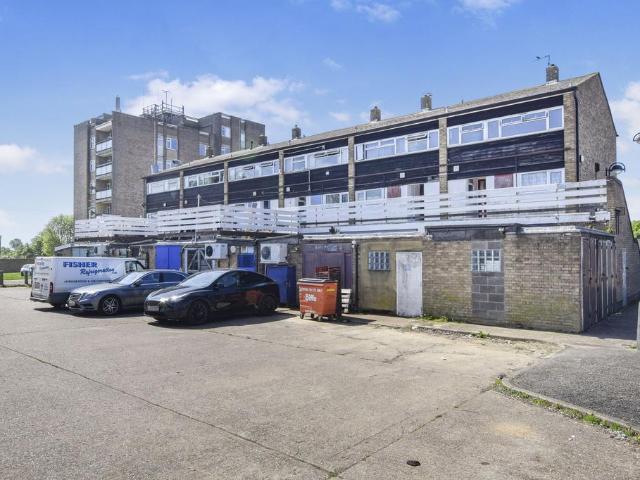 3 bedroom flat for sale