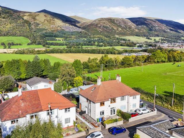 3 bedroom flat for sale