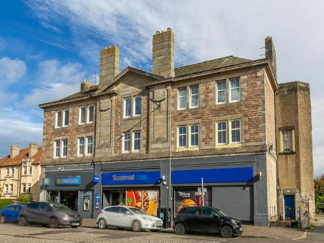 3 bedroom flat for sale