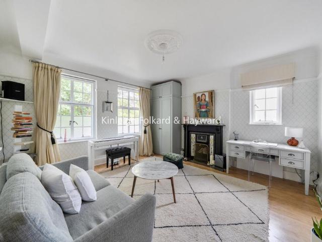 3 bedroom flat for sale