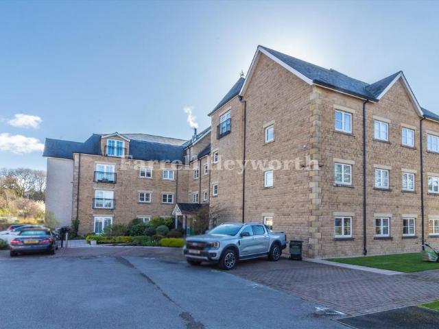 3 bedroom flat for sale
