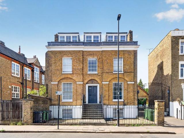 3 bedroom flat for sale