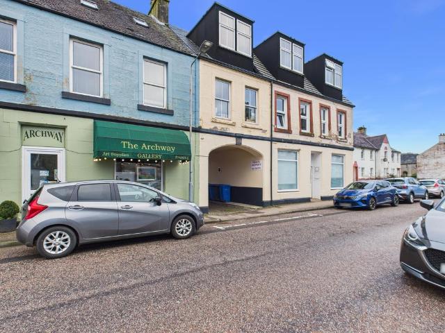 3 bedroom flat for sale
