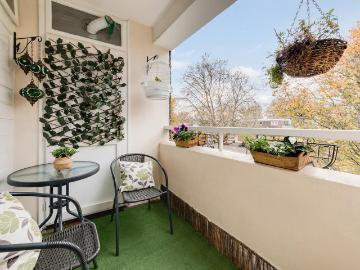 3 bedroom flat for sale