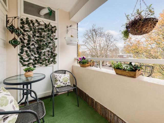 3 bedroom flat for sale