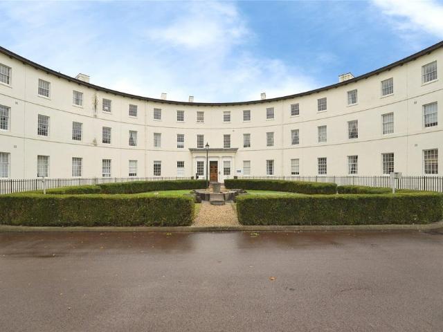 3 bedroom flat for sale