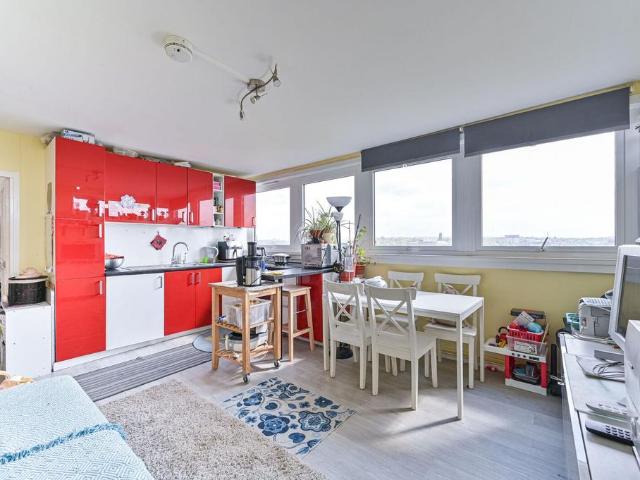 3 bedroom flat for sale