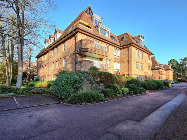 3 bedroom flat for sale