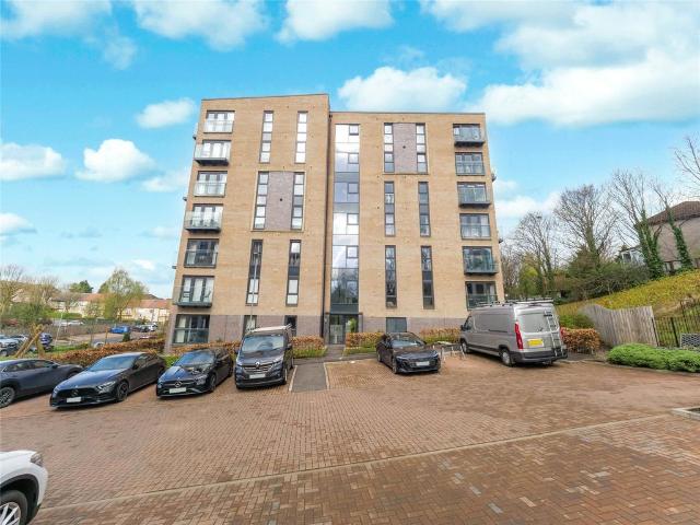 3 bedroom flat for sale