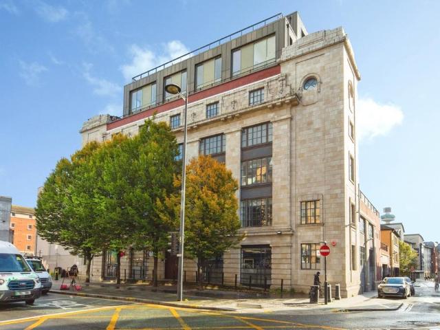 3 bedroom flat for sale