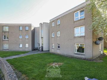 3 bedroom flat for sale