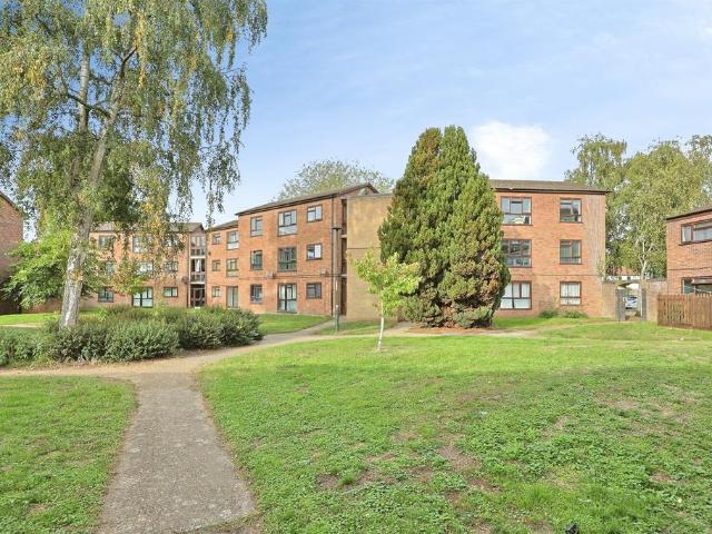 3 bedroom flat for sale