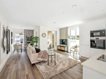 3 bedroom flat for sale