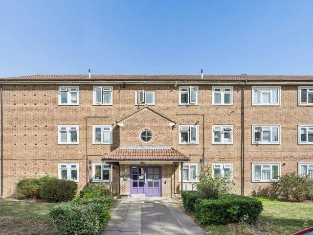 3 bedroom flat for sale
