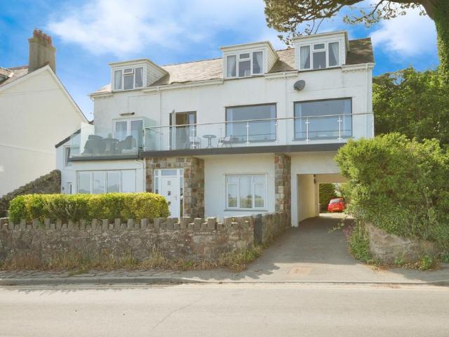 3 bedroom flat for sale